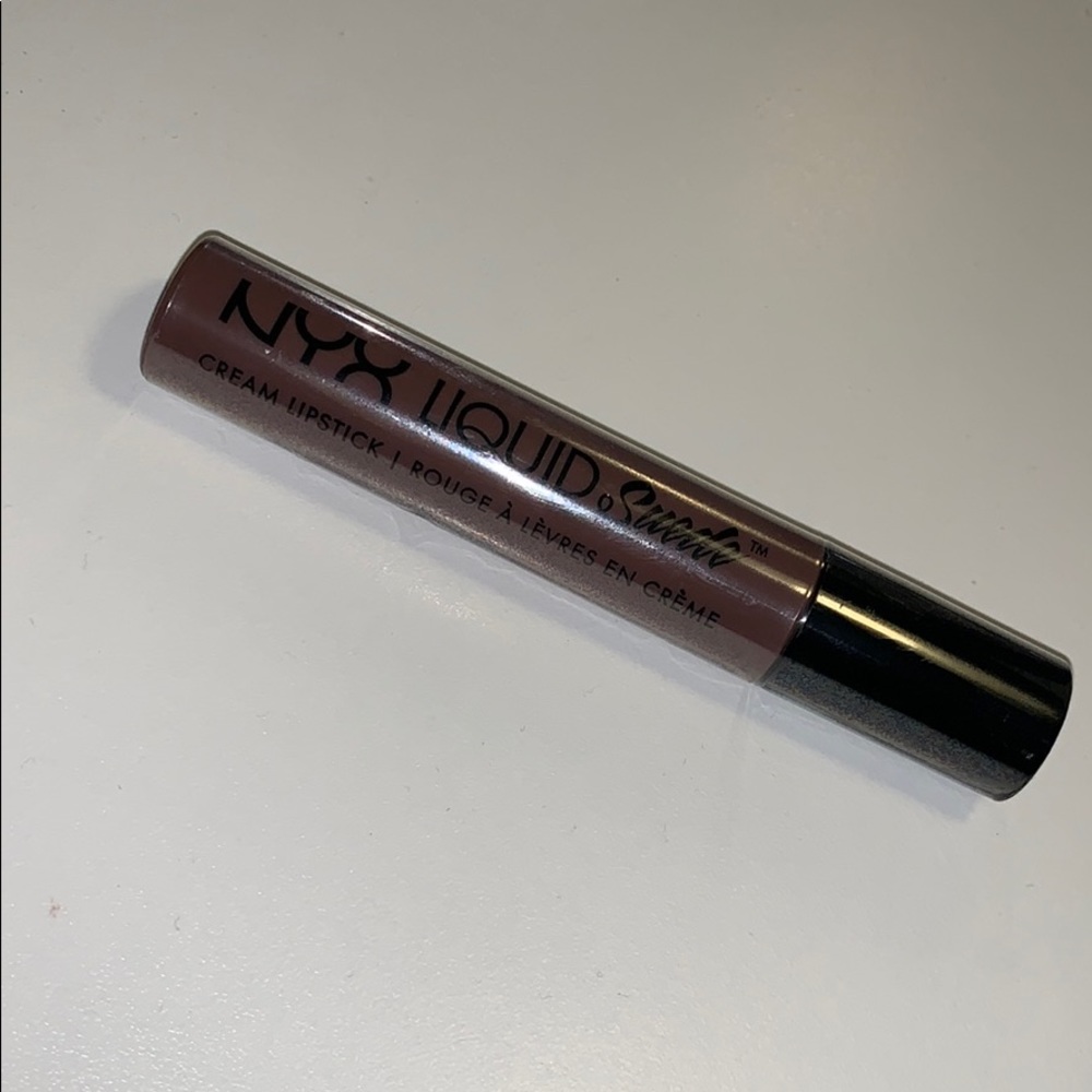 NYX- cream lipstick (Brooklyn Thorne)